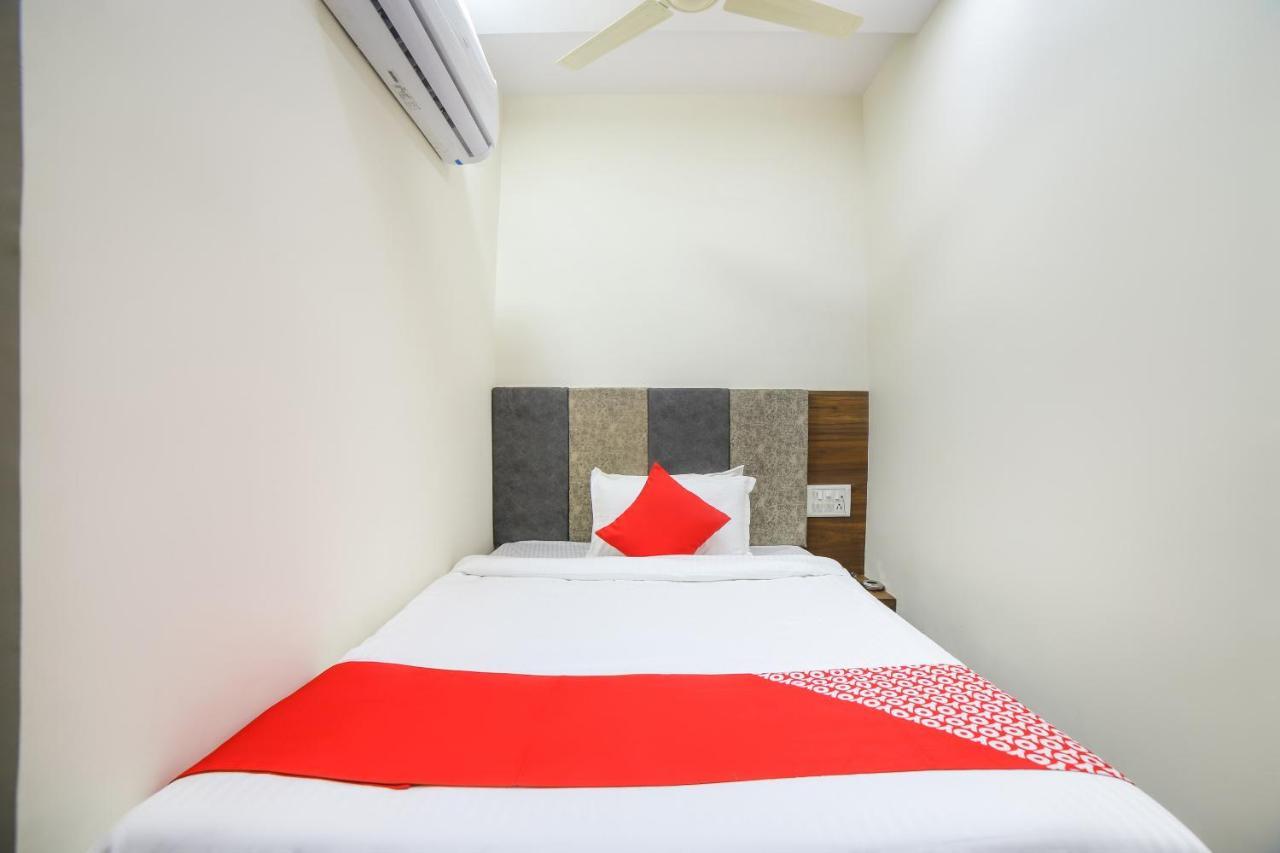 Oyo 67345 Hotel Anjani Inn Naroda Exteriér fotografie