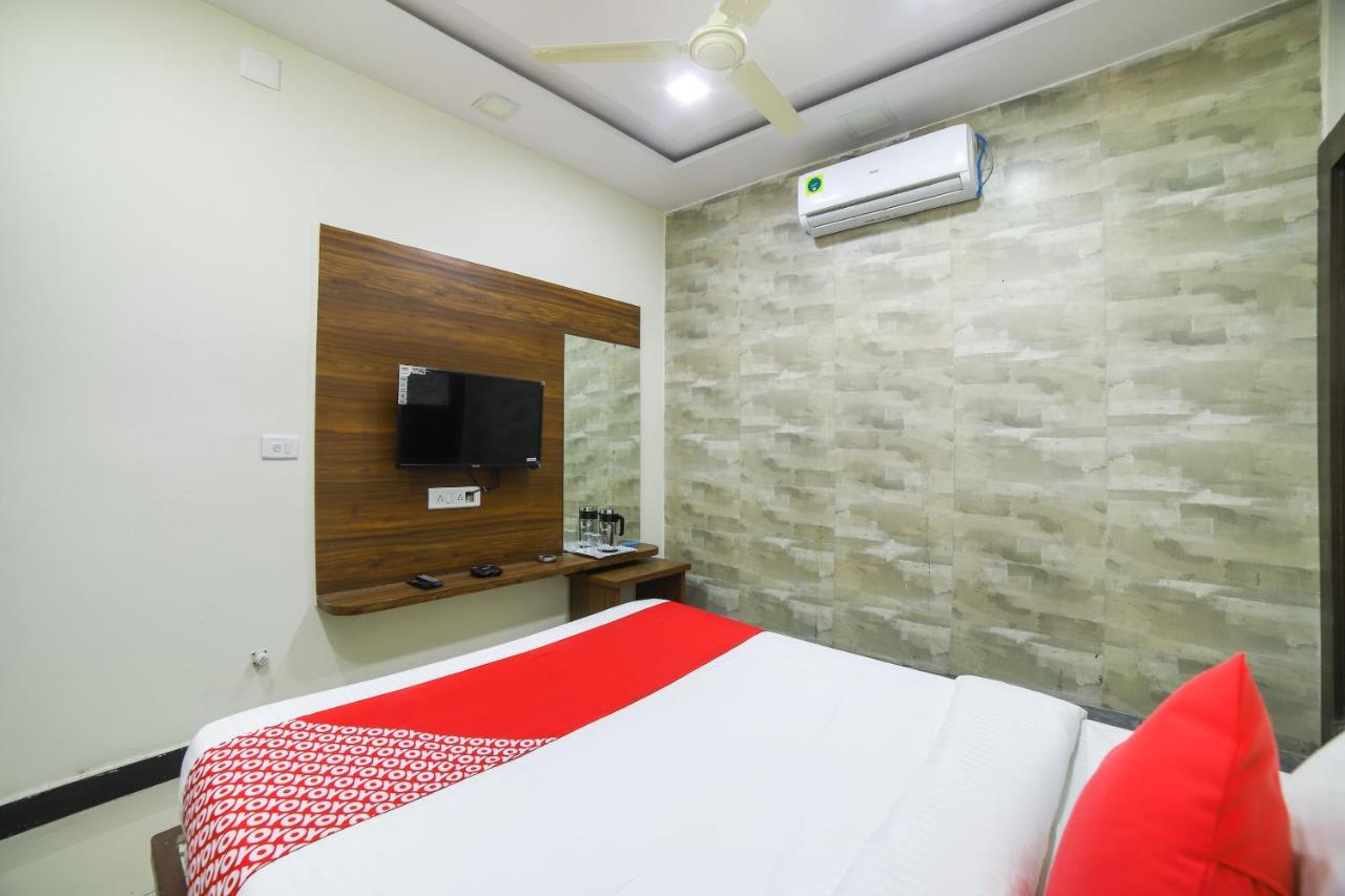 Oyo 67345 Hotel Anjani Inn Naroda Exteriér fotografie